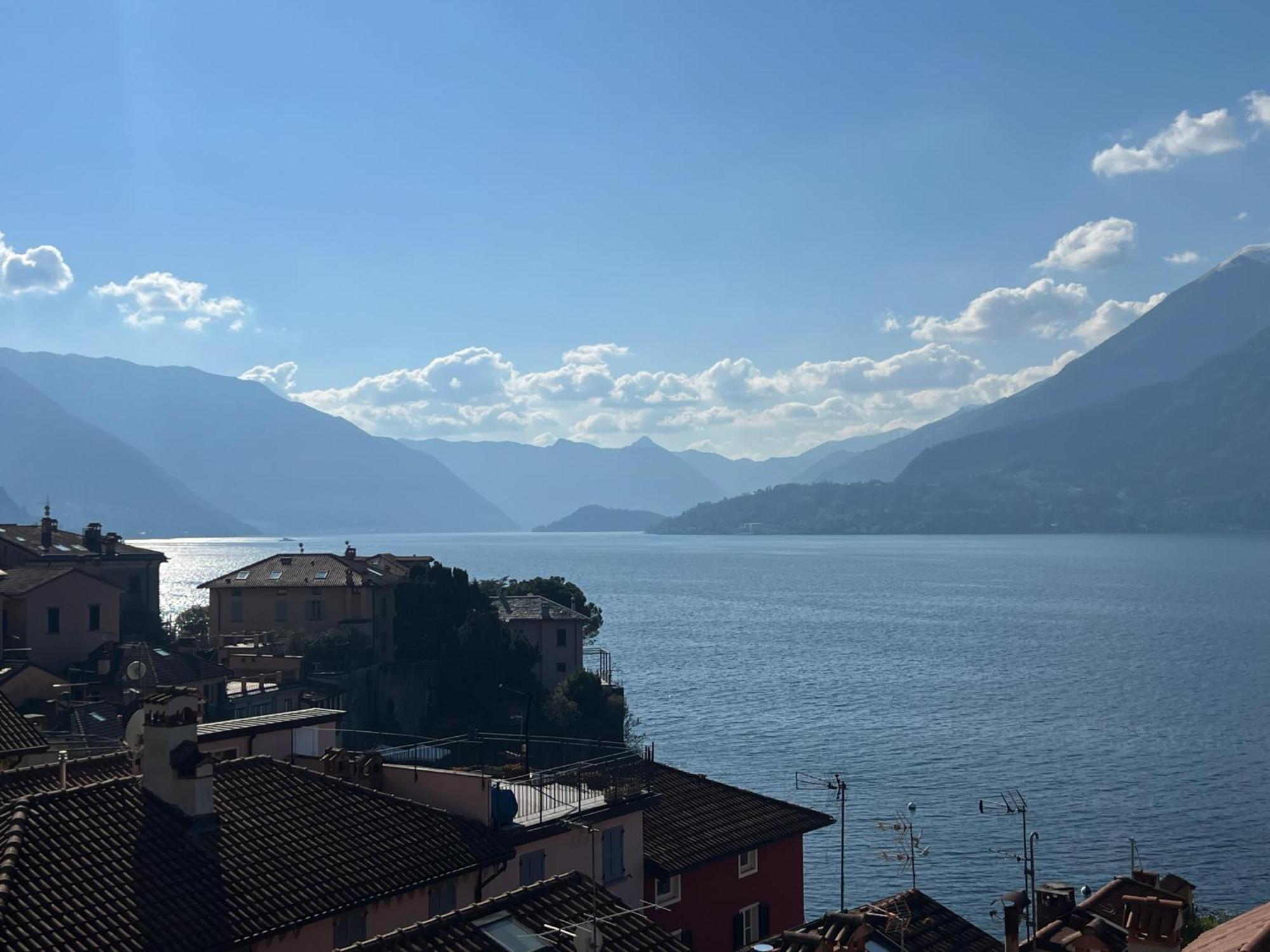 Center Lake View, Варенна Экстерьер фото